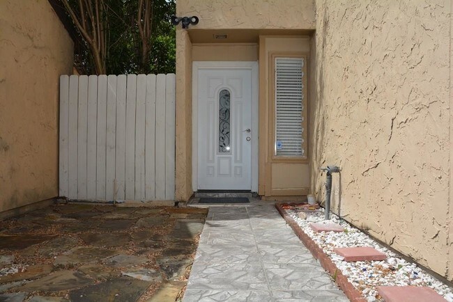 Building Photo - 10260 Bridgeland Ln