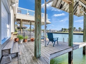 Building Photo - 16627 Bayfront Dr