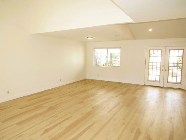 Foto del edificio - 1099 W Ontario Ave