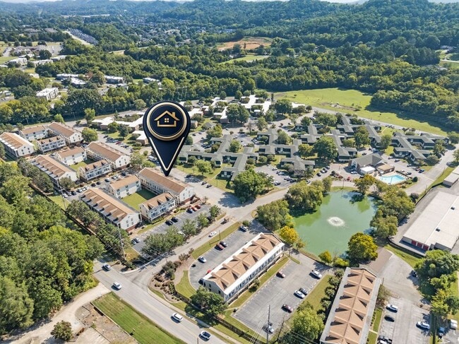 Building Photo - 900 Mountain Creek Rd
