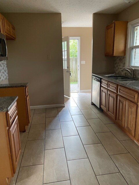 Kitchen - 2706 Llandovery Dr