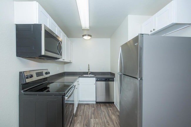 Kitchen - Meridian West Apartments