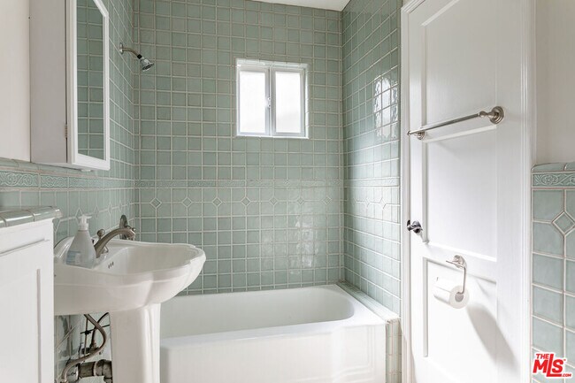 Foto del edificio - 2610 Griffith Park Blvd