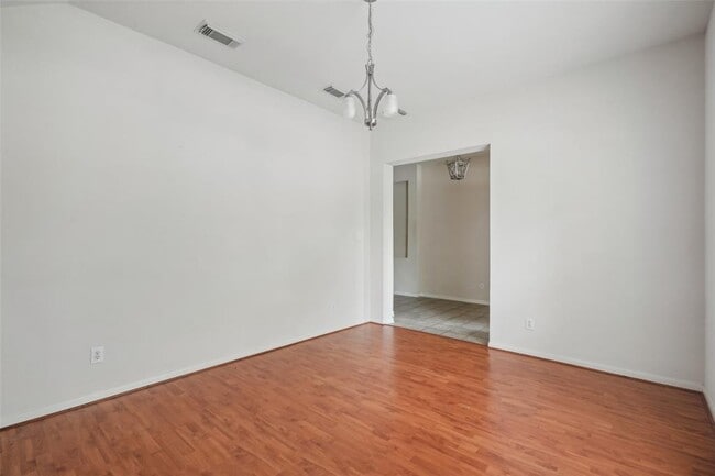 Building Photo - 16614 New Market Ln