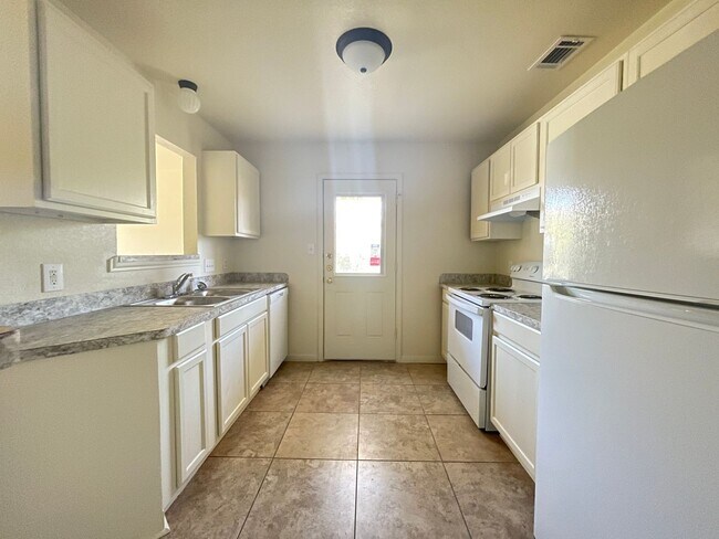 Building Photo - 2609 Vernice Loop