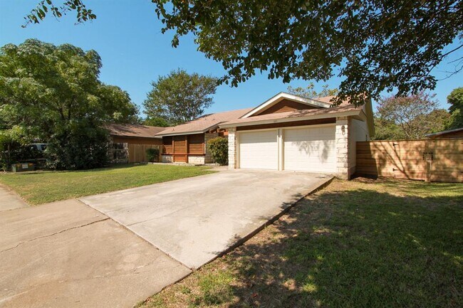Building Photo - 605 Timber Trail