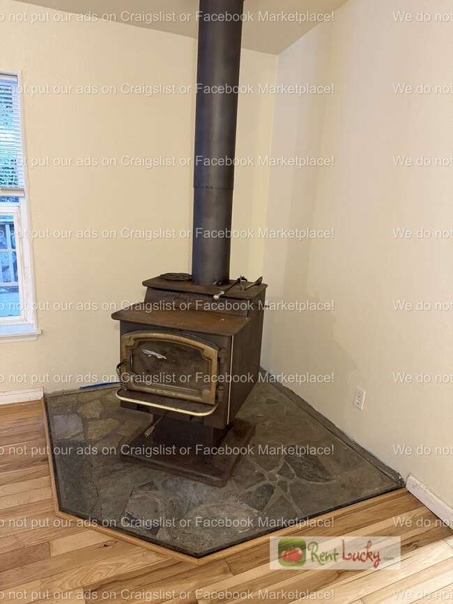 Building Photo - Updated 3-Bedroom Home with Detached 2-Car Garage on 1.65 Acres in Duvall!