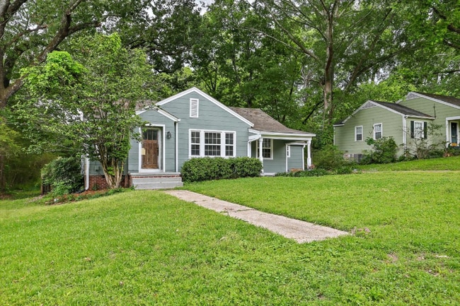 Building Photo - 602 Oakwood Dr