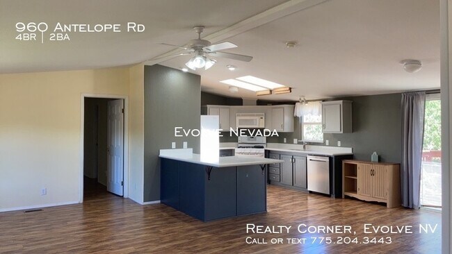 Building Photo - 4 Bed, 2 Bath Home with Gorgeous Views
