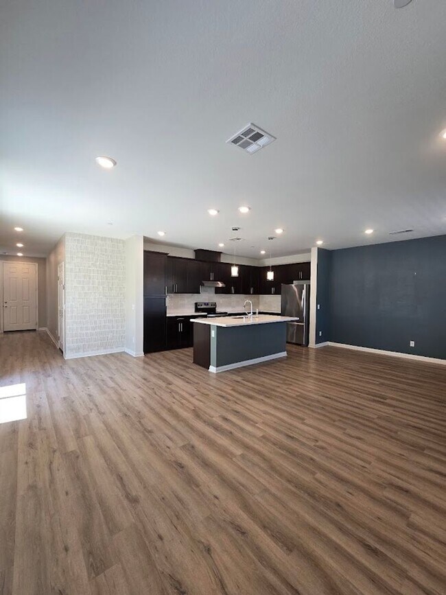Foto del edificio - 3-Bedroom Home in Gated Community with Mod...