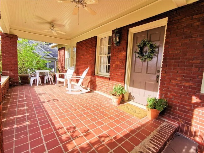 Foto del edificio - 3215 W Shadowlawn Ave NE
