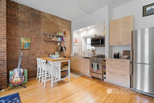 Building Photo - 162 E 91st St