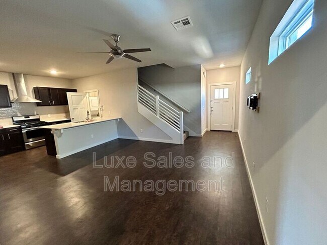 Foto del edificio - 2180 Buena Vida Ln