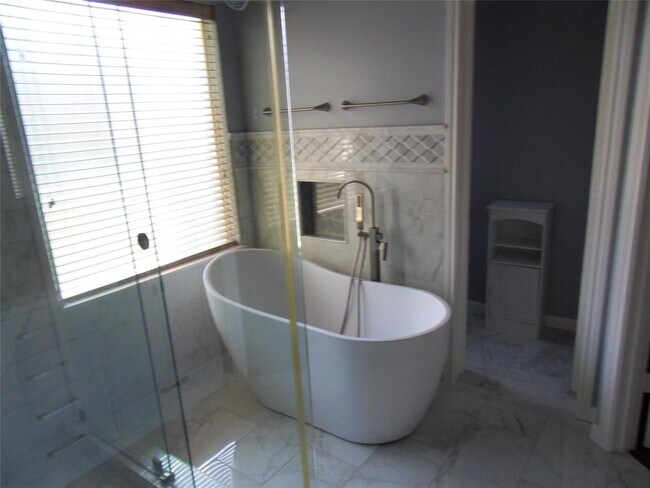 Foto del edificio - 524 Carismatic Ln