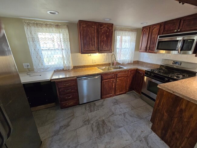 Building Photo - 653 Sloop Rd