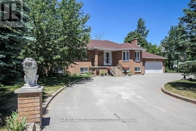 Building Photo - 11 Twin Pines Dr