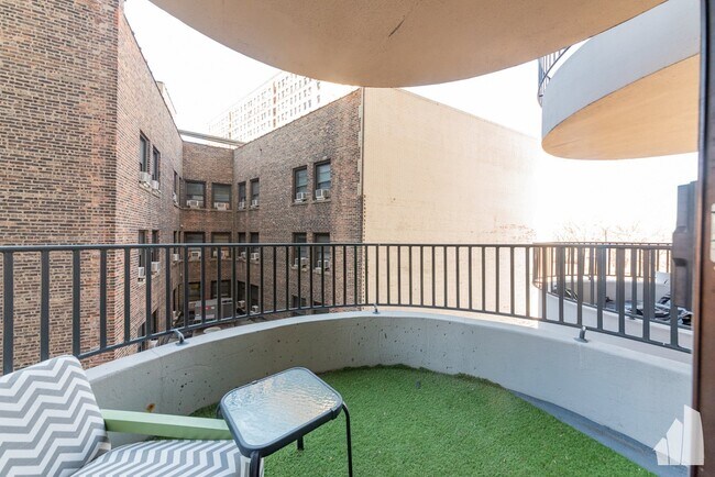 Building Photo - 2020 N Lincoln Park W