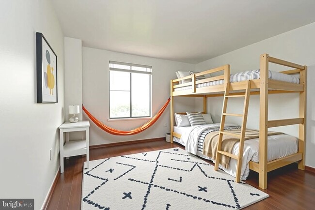 Foto del edificio - 6300 Stevenson Ave