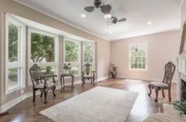 Foto del edificio - 924 E Houston Ave