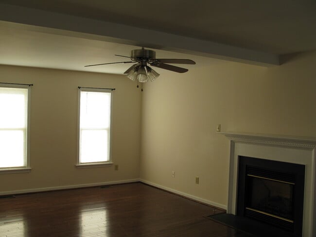 Building Photo - 8100 Cypresstree Ln
