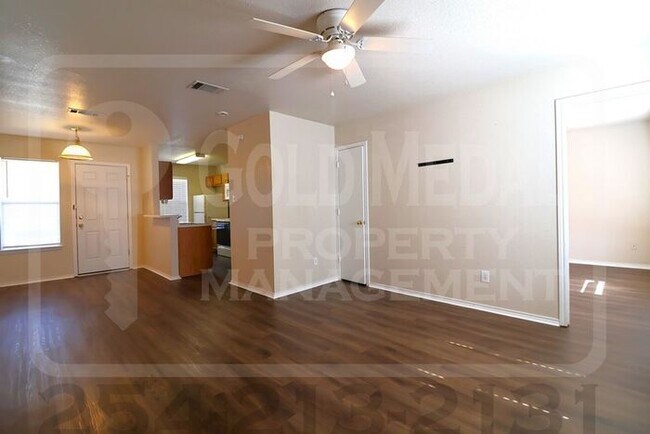 Foto del edificio - 1708 Spring Rose Cir