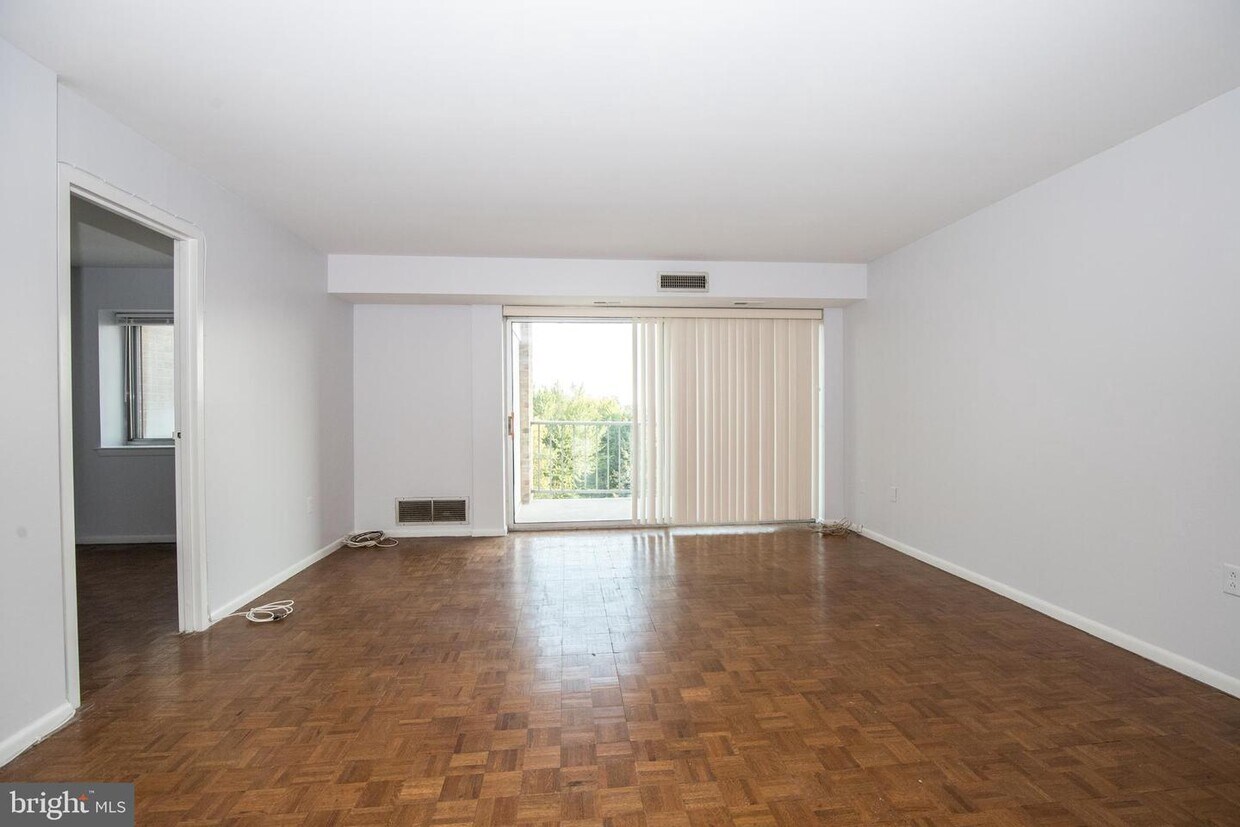 Primary Photo - 100 West Ave