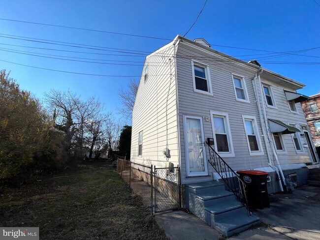 Building Photo - 220 Kerlin St