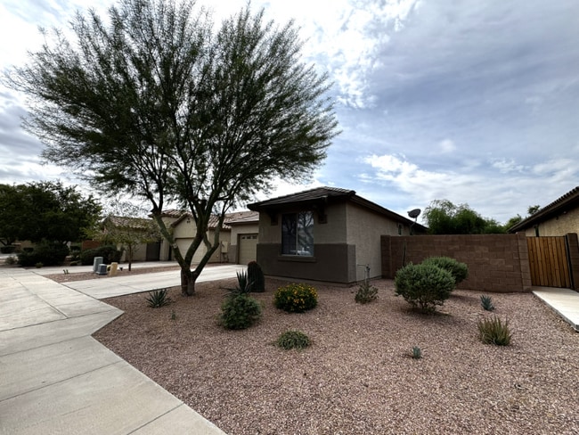 Building Photo - 7828 S 68th Dr