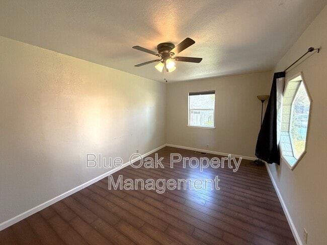 Building Photo - 390 Ash St