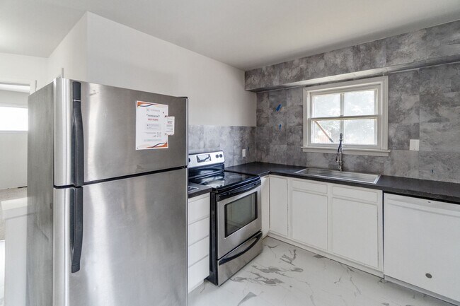 Building Photo - Single Family Home on Spokanes North Side!!