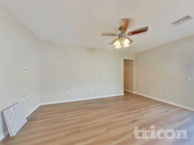 Building Photo - 3256 Enclave Blvd