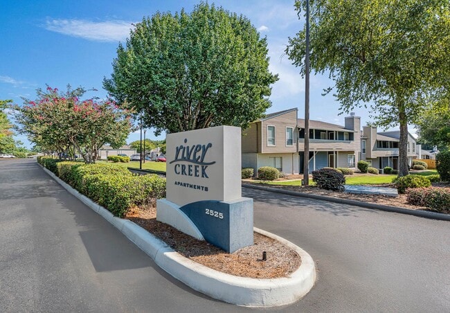 Foto del edificio - Rivercreek Apartments