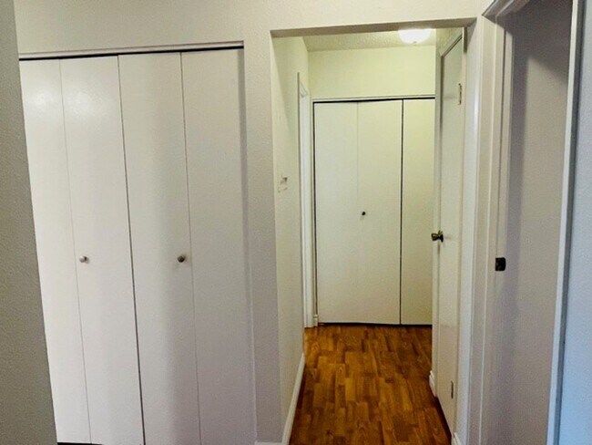 Building Photo - Spacious 2Bd/2Bath Condo located in The Ri...