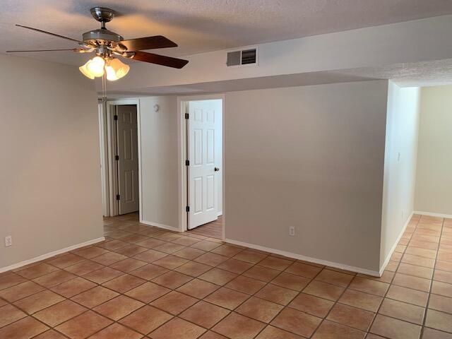 Foto del edificio - 4 Rainbow Rd