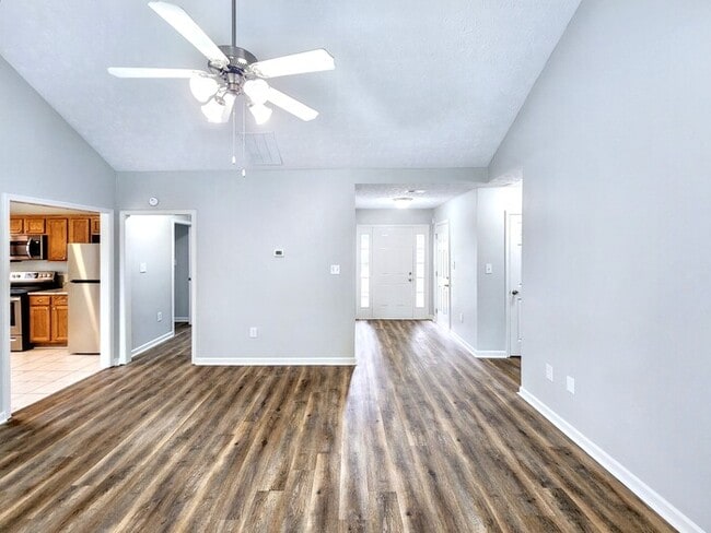 Building Photo - 1617 Brook Ln