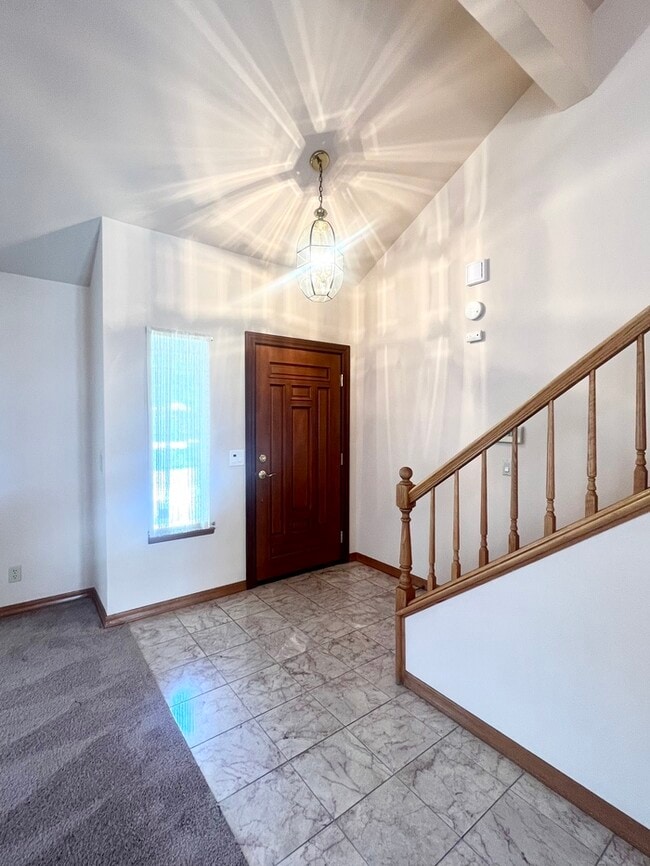 Building Photo - 1305 Manzano Way