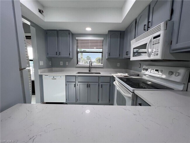 Foto del edificio - 5217 Coronado Pkwy
