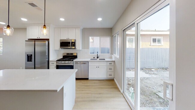 Foto del edificio - Fully Renovated! 4BD/2BA