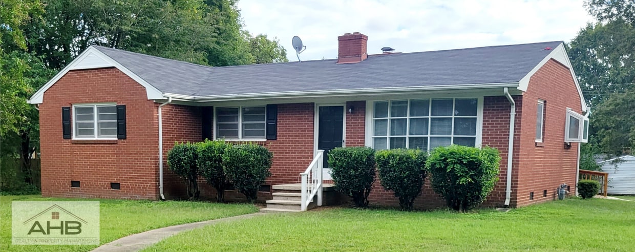 Primary Photo - Spacious 3 Bed, 2 Bath Home in Graham, NC ...