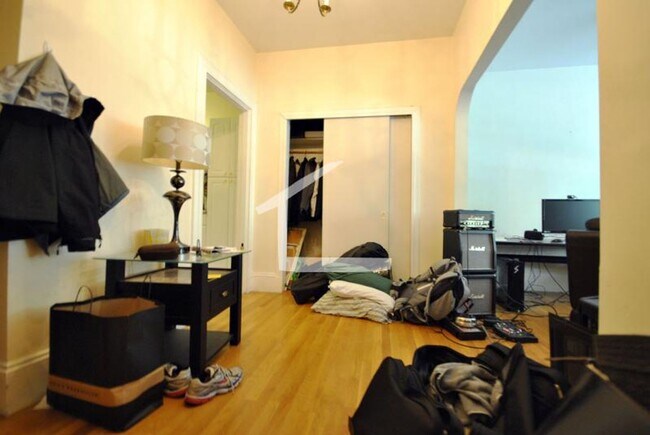 Foto del edificio - HOT ALLSTON LISTING!!!!