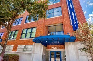 Building Photo - 2502 Live Oak St