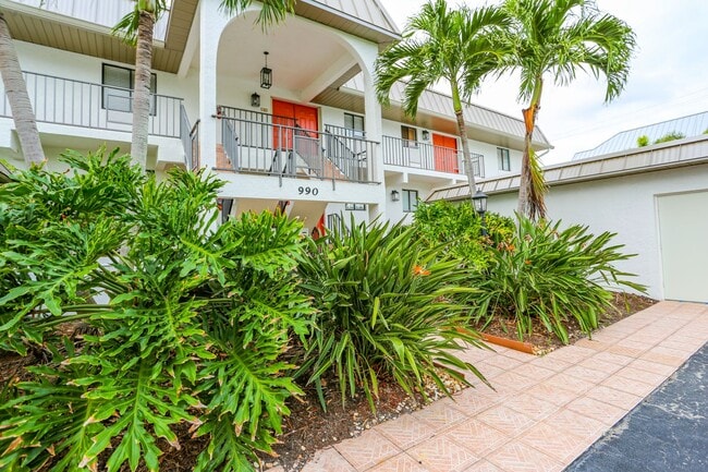 Building Photo - ***2BED/2BATH***SEASONAL***FURNISHED***CAR...