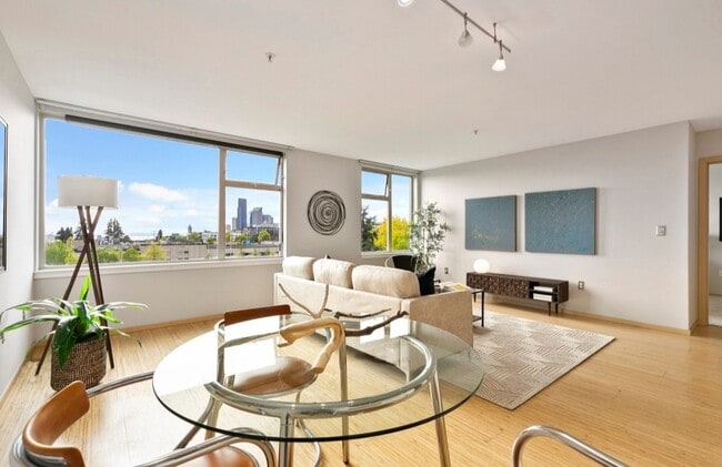 Downtown and water views - 425 23rd Ave S
