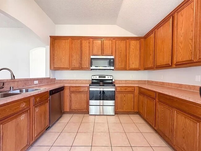 Building Photo - 13 Fern Oak Ct