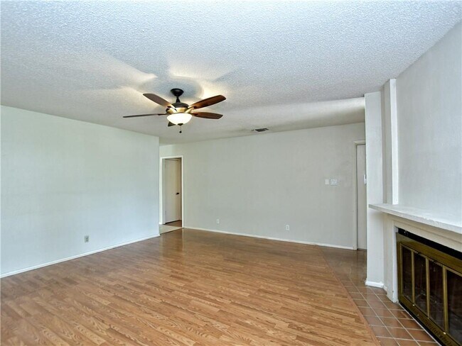 Building Photo - 4601 Gray Fox Dr