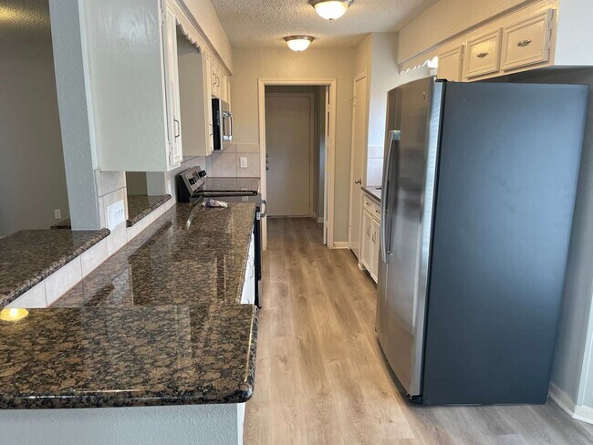 Building Photo - 2306 Cambridge Ct N