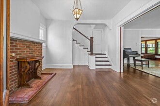 Building Photo - 18 Elm Pl