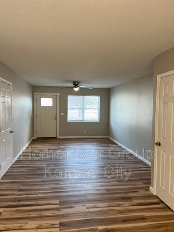 Building Photo - 806 Wolf Dr