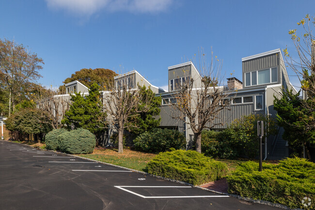 Building Photo - Hampton Mews Apartments