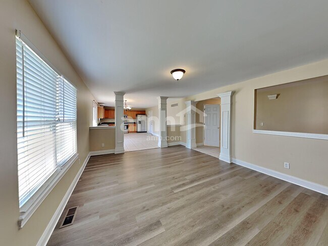 Building Photo - 2210 Scheper Ct